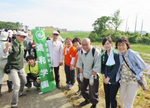 森の防潮協会の日置理事長様と一緒